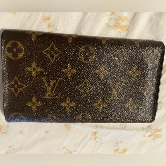 Louis Vuitton Black and Brown Monogram Wallet - Picture 2 of 12